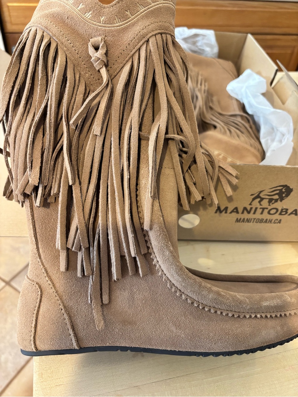 Manitobah Women's Tan Suede Fringe Moccasins